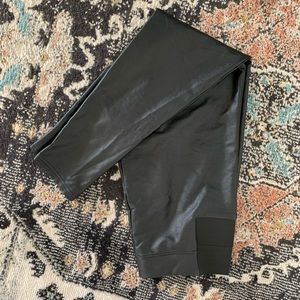 WORN ONCE: FAUX LEATHER LEGGING